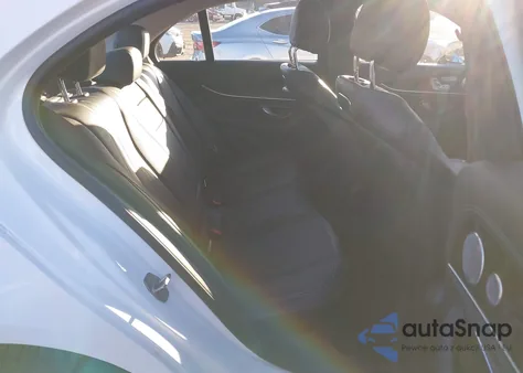 2018 Mercedes-Benz E 300 4Matic z USA, uszkodzony, nr VIN WDDZF4KB4JA354178